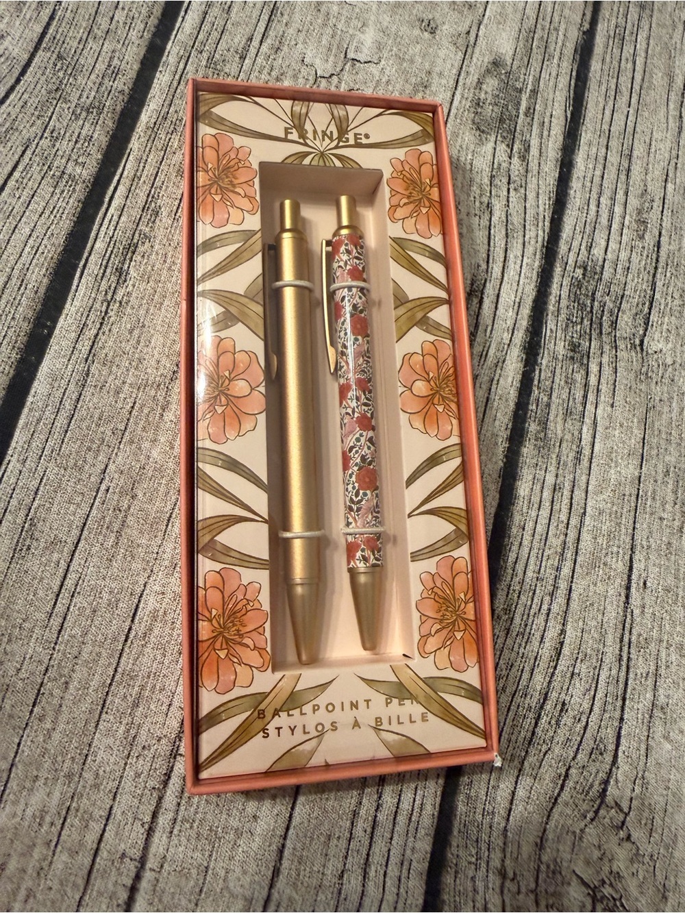 NWT! Elegant set of 2 ballpoint pens in beautiful floral and gold design